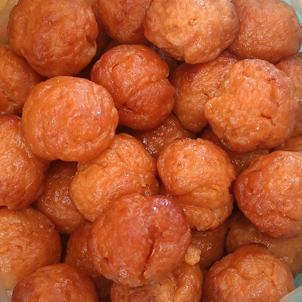 مرغ پخته برای تهیه غذای خانگی گربه